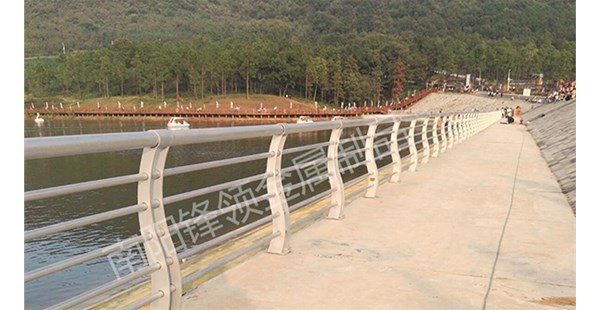 河道護欄，關(guān)于分隔柱一系列的步驟