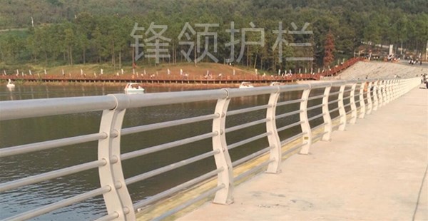 河南河道護欄廠家，我們該怎么選擇呢？