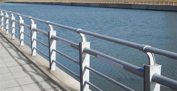大家在選購(gòu)河道景觀護(hù)欄時(shí)，該如何選購(gòu)到好的河道景觀護(hù)欄呢？